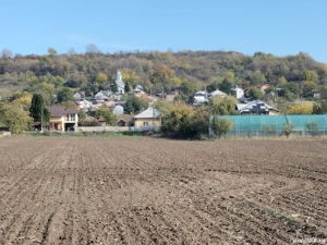 Teren intravilan de 1100 mp, la 2,5 km de Slatina loc. Proaspeți - imagine 3