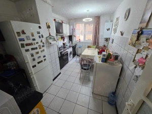 Apartament 3 camere la etaj 2, zona Astra - imagine 2