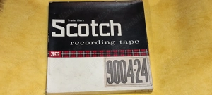 Cutie SCOTCH. rola metalica ( prinde magnetul )  27 cm cu banda pt. magnetofon
