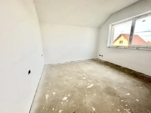 Duplex cu 3 camere - Curte generoasa 443 mp - Mosnita - imagine 10