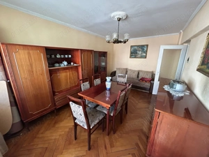 Apartament 3 camere, etaj 3 - zona Cetate - imagine 3