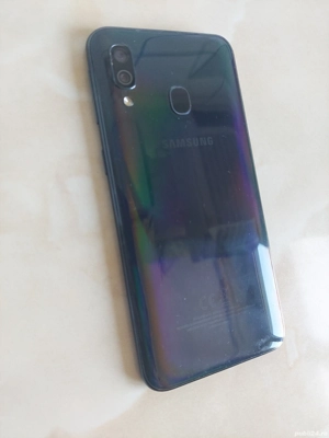 Vând Samsung Galaxy A40 cu ecranul spart, pentru piese [poze reale]