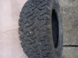 Vând cauciucuri 235/65 R17