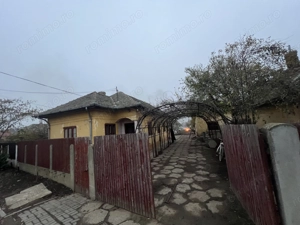 Casă să vinde urgent mai multe detali la nr de tlf  despre preț în privat 