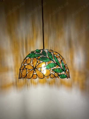 Lampă suspendată din sticlă mozaicată, lucrată manual  Lampă din vitraliu cu model floral și lumină 