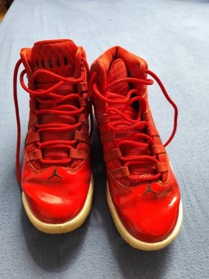 Adidași in stare buna