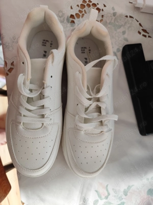 Adidași noi mărime 40