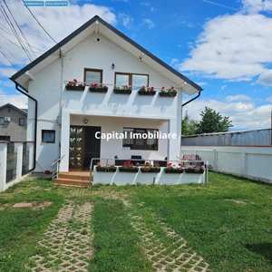 Casa Strejnicu: 150m², 3 dormitoare, 2 băi, 2 garaje

