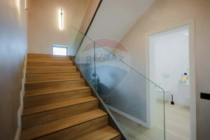 De vânzare Vilă cu 8 camere în Sânmartin, 290 mp util, teren 1100 mp - imagine 12