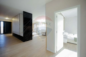 De vânzare Vilă cu 8 camere în Sânmartin, 290 mp util, teren 1100 mp - imagine 19