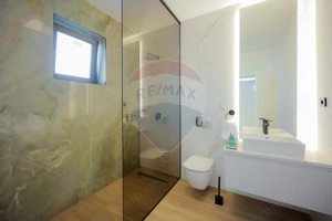 De vânzare Vilă cu 8 camere în Sânmartin, 290 mp util, teren 1100 mp - imagine 9