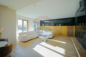 De vânzare Vilă cu 8 camere în Sânmartin, 290 mp util, teren 1100 mp - imagine 3