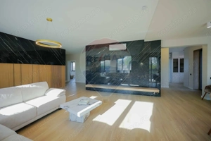 De vânzare Vilă cu 8 camere în Sânmartin, 290 mp util, teren 1100 mp - imagine 2