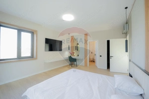 De vânzare Vilă cu 8 camere în Sânmartin, 290 mp util, teren 1100 mp - imagine 14