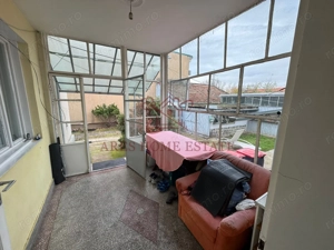 Investiție cu potențial: 2 apartamente + mansardă – Comison 0 - imagine 6