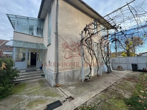 Investiție cu potențial: 2 apartamente + mansardă – Comison 0 - imagine 2