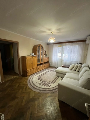 Proprietar vinde apartament 2 camere Universitate amenajat si mobilat et 4 pret 40.800 euro neg