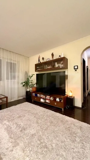Apartament cu 3 camere, zona Dâmbu