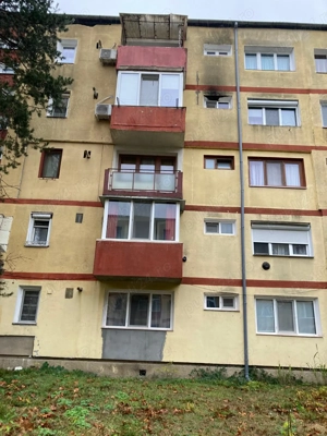 Etaj 1 proprietar .2  camere resita 