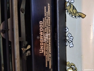 Mașina de scris vintage 