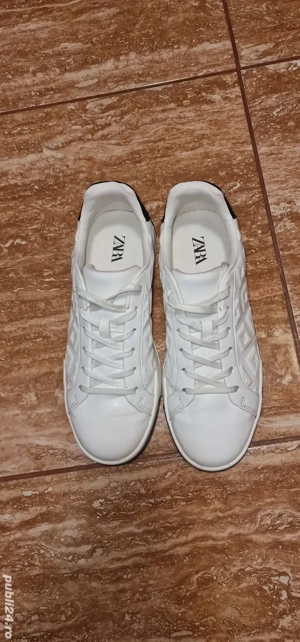 Adidași Zara ca noi