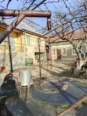Casa batraneasca de vanzare