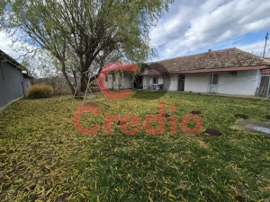 1200mp teren, casa cu 2 corpuri-asfalt, utilitati, locatie buna