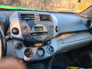 TOYOTA RAV4 din 20 km, motor pe benzina cu distributie pe lant