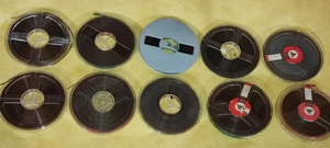 Pt. magnetofon 10 bucati role cu banda  diametrul la rola 15 cm .