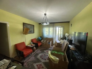 Apartament 4 camere, etajul 3, bloc 4etaje, 2 grupuri sanitare, balcon mare, imbunatatiri