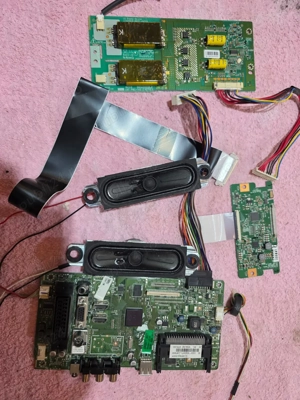 Dezmembrez tv Hitachi 32h6c02