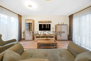 Casa moderna, spatioasa , pe o strada privata retrasa!