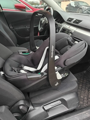 Scoica auto Maxi-Cosi Pebble 360 Pro i-Size Essential Black.