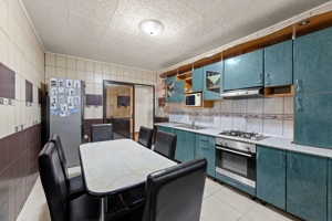 Casă spațioasă cu 4 camere și spațiu comercial în Bujac - imagine 6