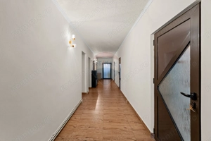 Casă spațioasă cu 4 camere și spațiu comercial în Bujac - imagine 17