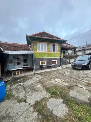 Casă tradițională bătrânească în Galatii Bistriței, cu teren generos și anexe 