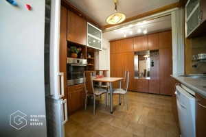 Apartament superb, ultracentral, 3 camere, centrala proprie si 2 locuri parcare - imagine 6