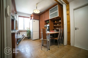 Apartament superb, ultracentral, 3 camere, centrala proprie si 2 locuri parcare - imagine 5