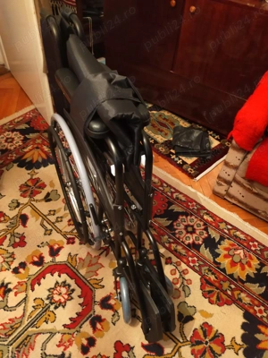 Vând scaun cu rotile 