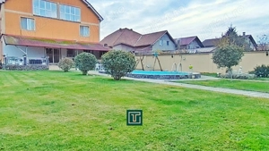 Casă impresionantă cu 15 camere, teren generos, piscină și două corpuri de clădire   Fântânele, Arad - imagine 2