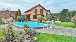 Casă impresionantă cu 15 camere, teren generos, piscină și două corpuri de clădire   Fântânele, Arad