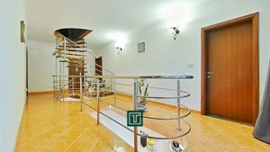 Casă impresionantă cu 15 camere, teren generos, piscină și două corpuri de clădire   Fântânele, Arad - imagine 18