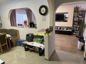 De vanzare apartament cu 3 camere, zona Mall.