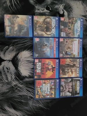 Vând ps4 slim 2 manete,stație de încarcare,9 jocuri  - imagine 4