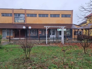 Spații comerciale de 110 mp și 36 mp, vitrină stradală   Seleuș