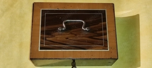 Cutie caseta valori din metal cu o cheie  dimensiuni  25 x 18 x 10 cm  greutate 3 kg