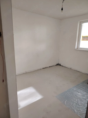 Ap.2cam. Petrosani-Aviatorilor (zona Biblioteca), 35 mp, parter, izolat, termopane