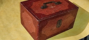 Cutie caseta valori din metal  LIPSA CHEIE  dimensiuni  23 x 16 x 12 cm  greutate 3 kg