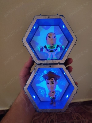 2 x Figurine Toy Story în suporturi modulare și luminoase!