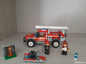 LEGO City Town - Camionul de interventie al comandantului pompierilor